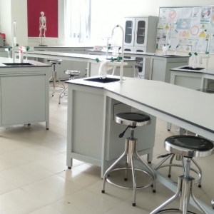 Quy Trình Lắp Đặt Bàn Thí Nghiệm Bằng Inox tại Đà Nẵng